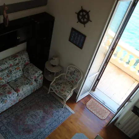 Grimaldi 10 Apartment
